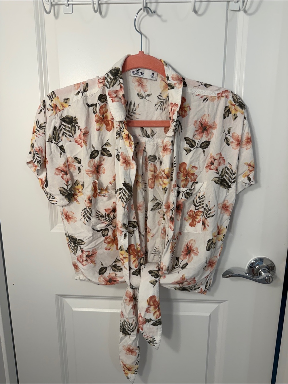 Hollister White Floral Tie-Front Button Down Shirt